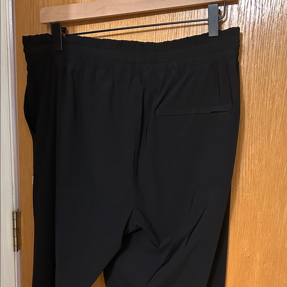 EUC Vuori  ladies Black Jogger Pants size large. - Picture 5 of 11